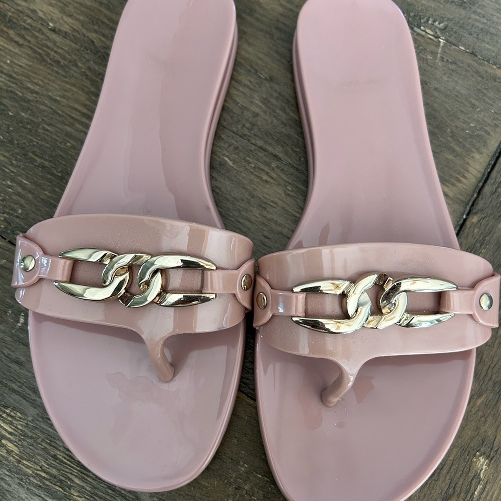 Vince Camuto Size 8 Sandals Pink Solid Rubber Gold Chain Flip Flops EUC - Picture 4 of 6